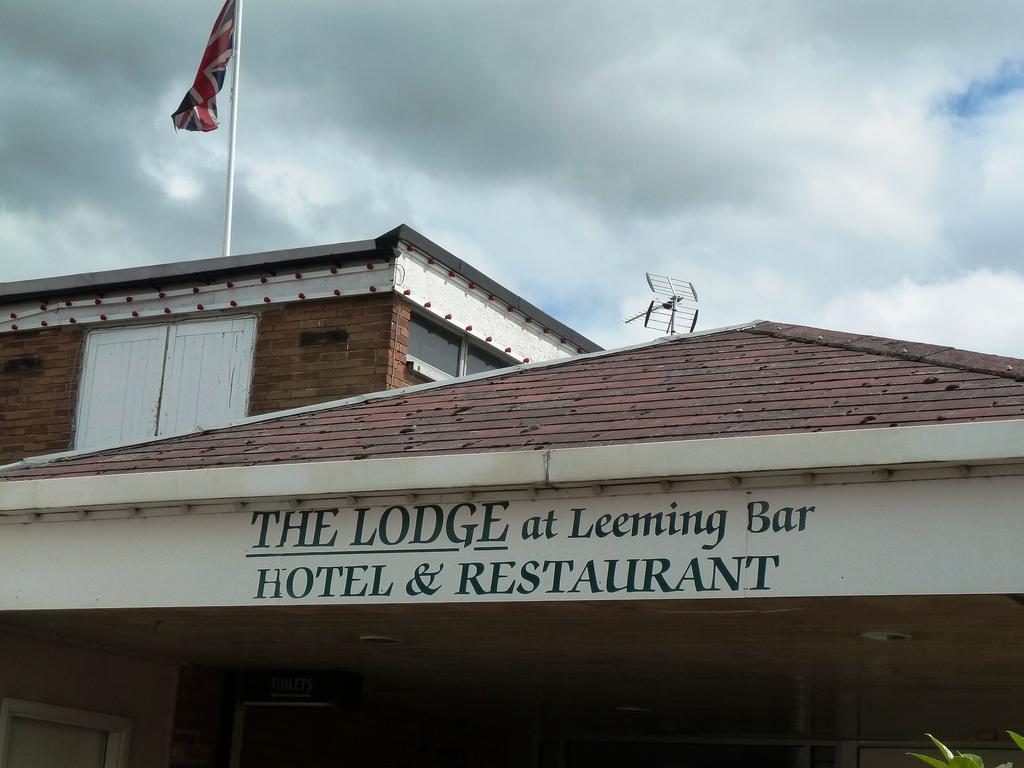 Lodge At Leeming Bar Bedale Exterior foto